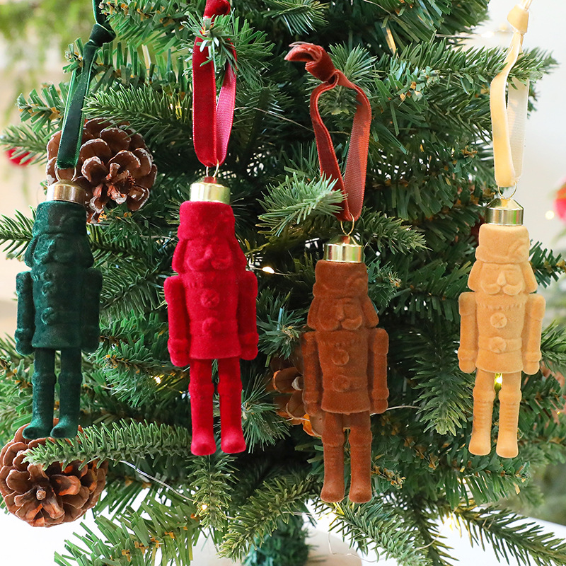 Home Improvement Shop - クリスマスペンダント 魅力的なフロッキングウォールナット兵士オーナメント ファブリックくるみ割り人形オーナメント モダンなツリーデコレーション ホリデーデコレーション用